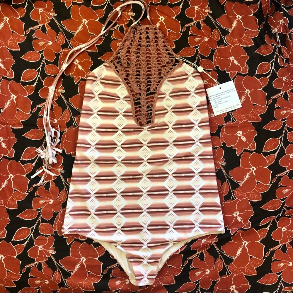 BNWT Acacia Teahupo’o One piece in Tribal Ombré